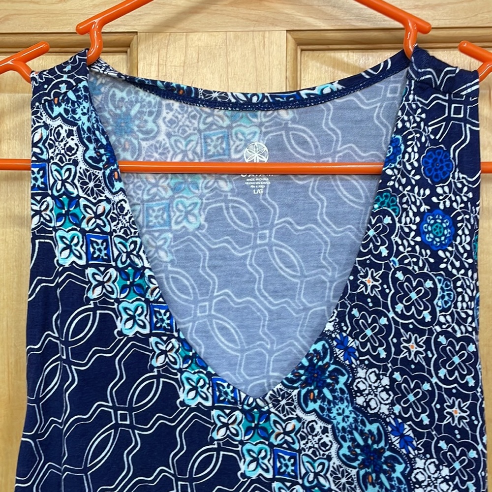 Gaiam blue floral v-neck athletic top size L - Picture 3 of 9